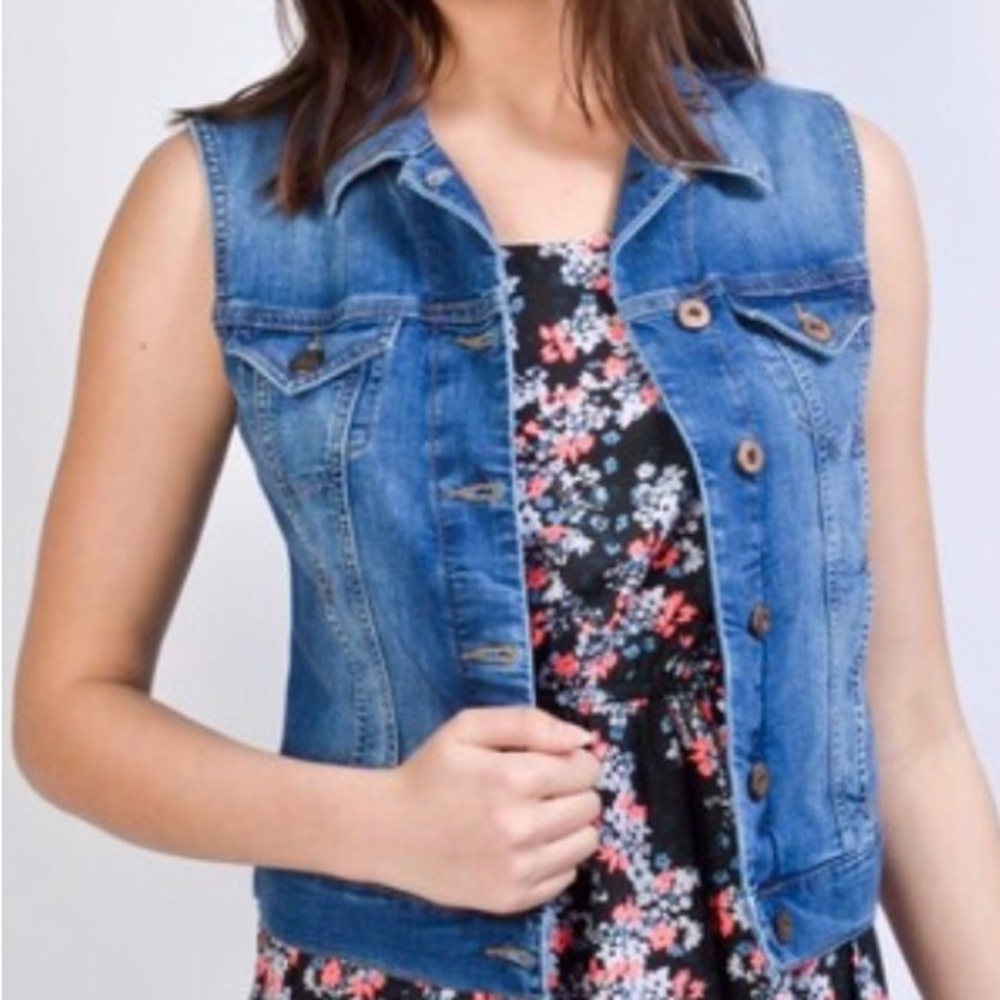 Mavi Jodi jean vest. Size Medium.